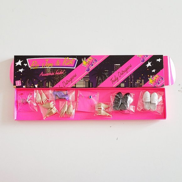 Integrity Toys Jem & the Holograms - Jem, Rio & Riot 35th - Perfect Match Set - Picture 14 of 16